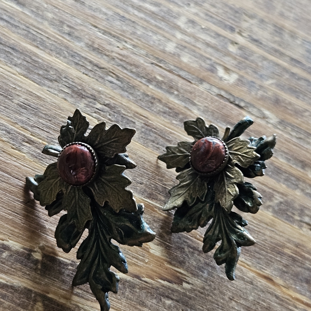 Elegant Leaf Design Earrings in Brown and Gold